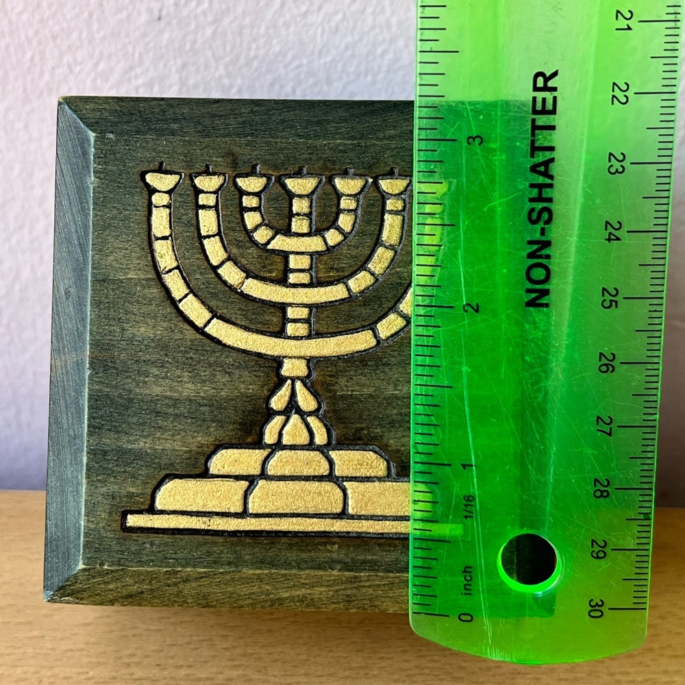 VINTAGE ISRAEL WOOD DECORATIVE BOX MENORAH MAGEN DAVID STAR OF DAVID GREEN GOLD - Picture 6 of 16